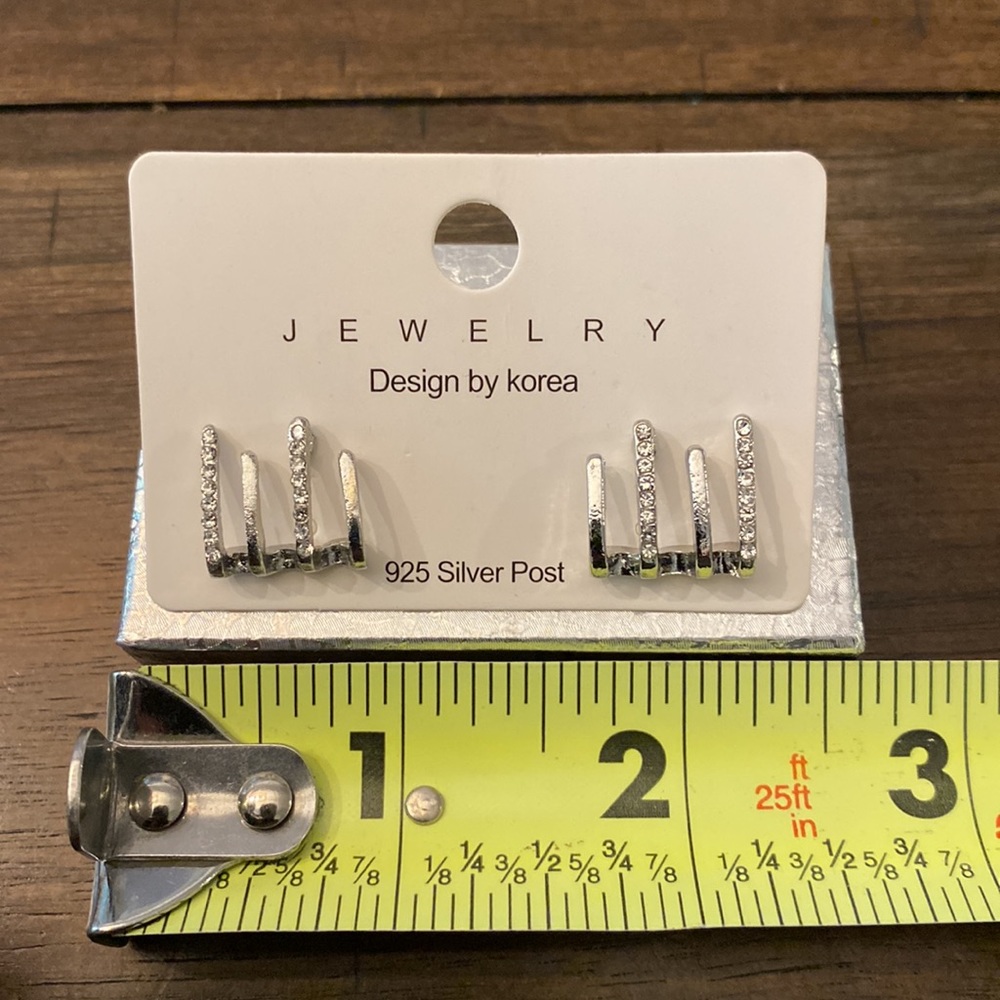NIB Silver/ Rhinestone Ear Cuff - Picture 6 of 6